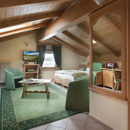 Crosal Hotel