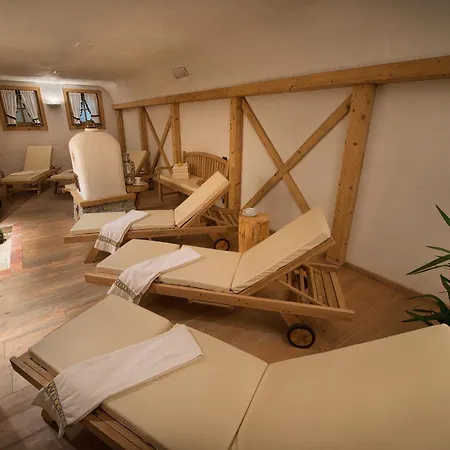 Crosal Hotel 3*