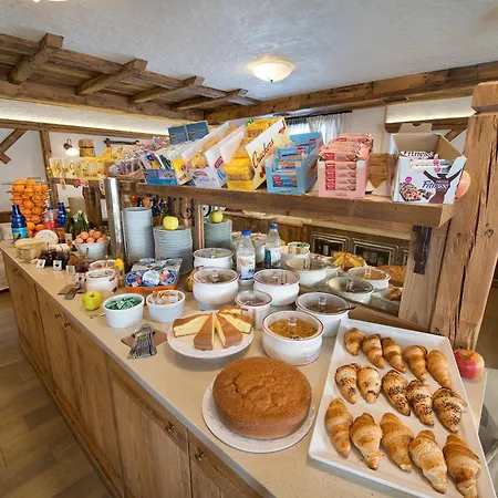 Crosal Hotel