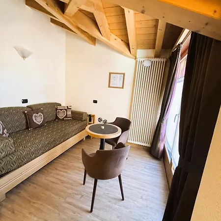 Crosal Hotel