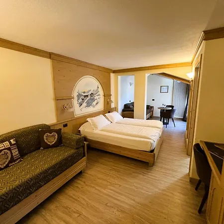 Crosal Hotel 3*