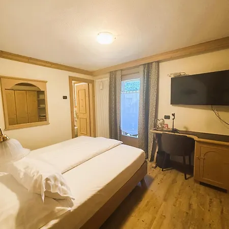 Crosal Hotel 3*