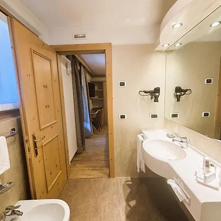 Crosal Hotell