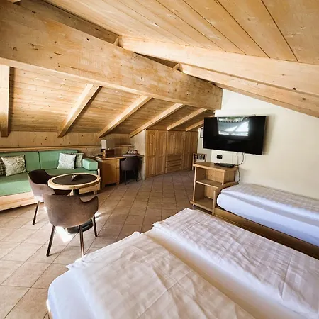 Crosal Hotel 3*