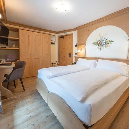 Crosal Otel