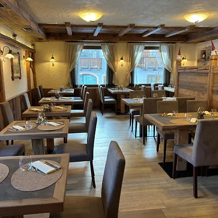 Crosal Hotel