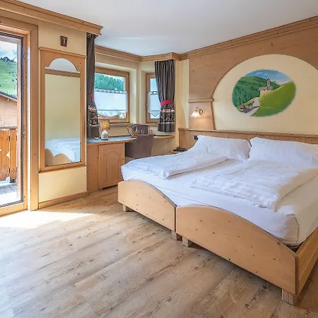 Hotel Crosal 4*