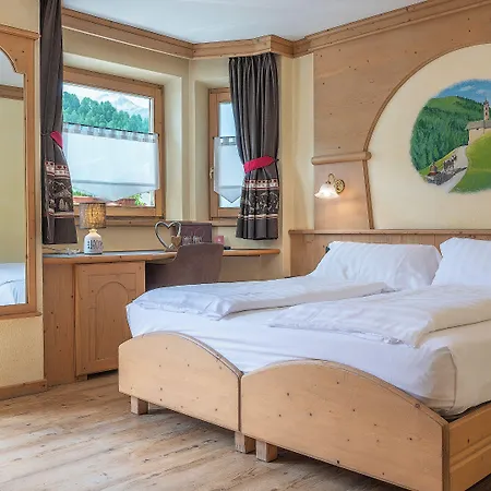 Crosal Hotel 4*