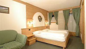 Crosal Hotel 3*