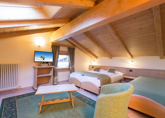 מלון Crosal ליביניו