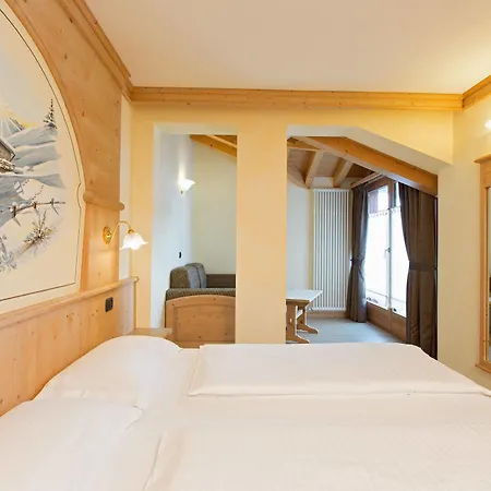Crosal Hotel