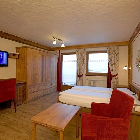 Crosal Hotel